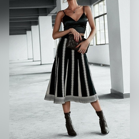 NEW Black and Tan Patterned Skirt - Picture 2 of 5